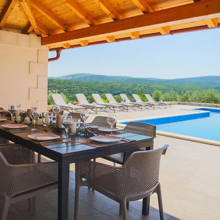 Holiday home In Mit Privatem Pool Pucisca